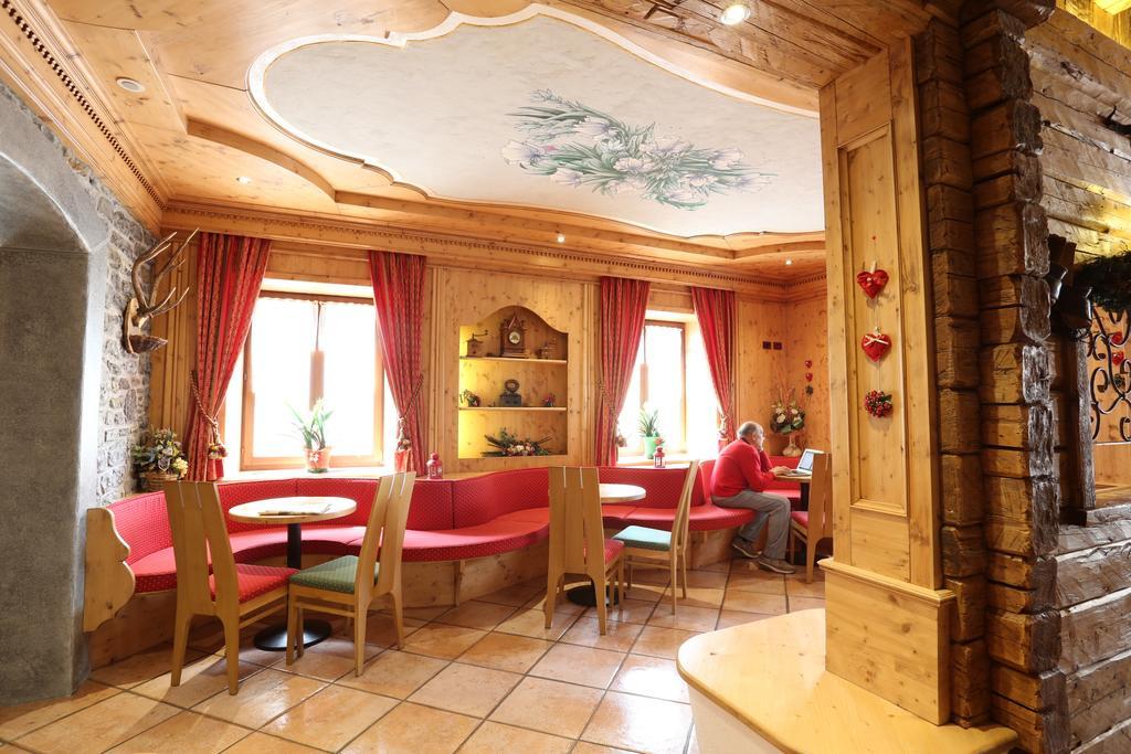 Albergo Centrale Forni di Sopra Exterior foto